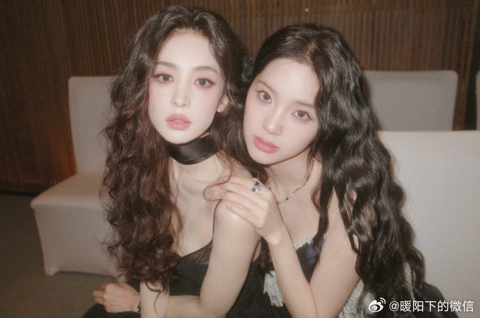 娜扎欧阳娜娜的15年和25年 瞧瞧娜扎和欧阳娜娜这十年的合照，简直绝了呀！201