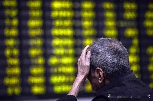 谁把散户的钱掠走了？我们说个常识性的问题，如果把狼和羊圈养在一起，把猫和老鼠关在