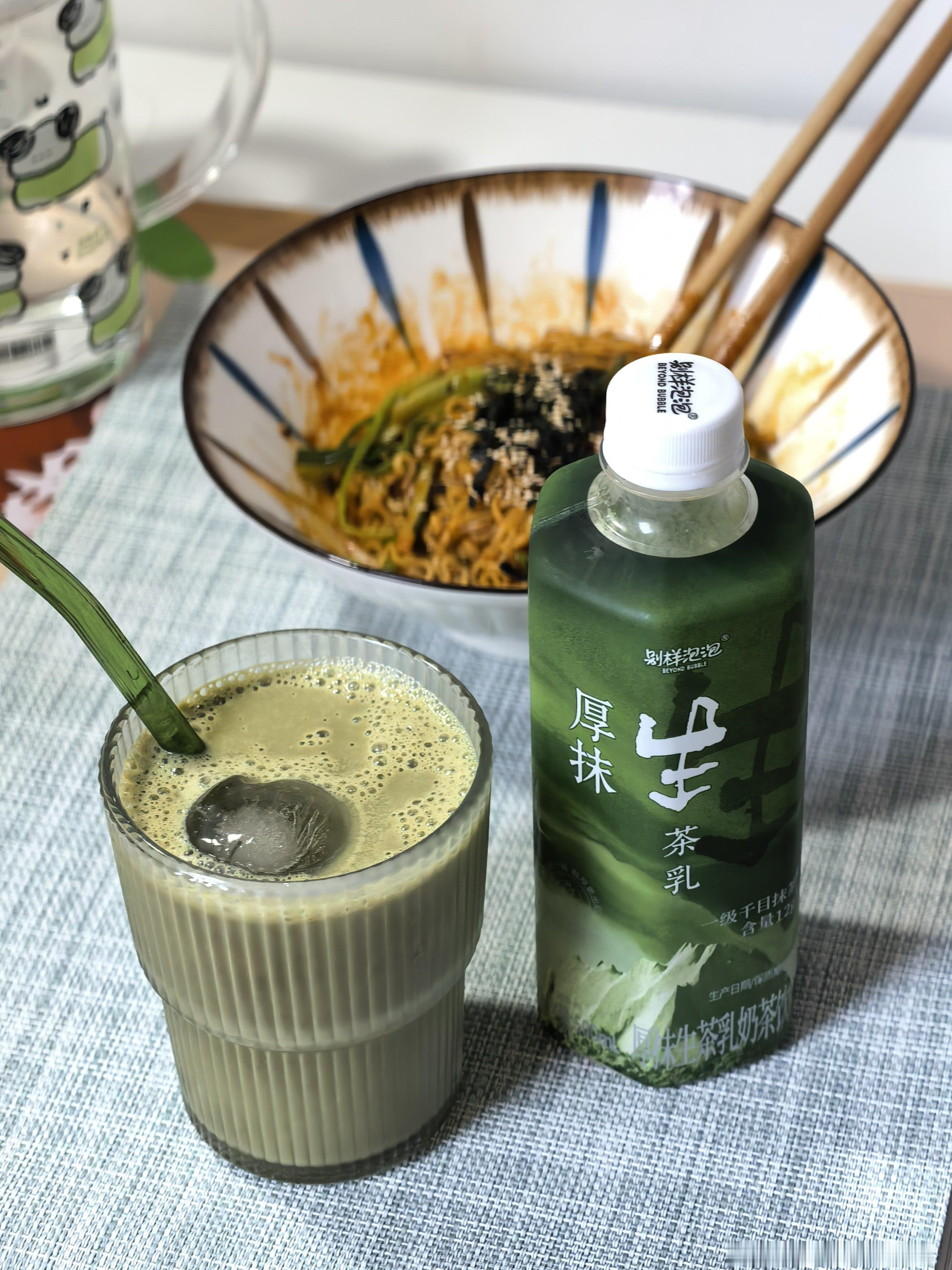 一款巨难喝的抹茶饮品  喝了好几天终于喝完了挺抑制食欲的说 以后要减肥的时候来一