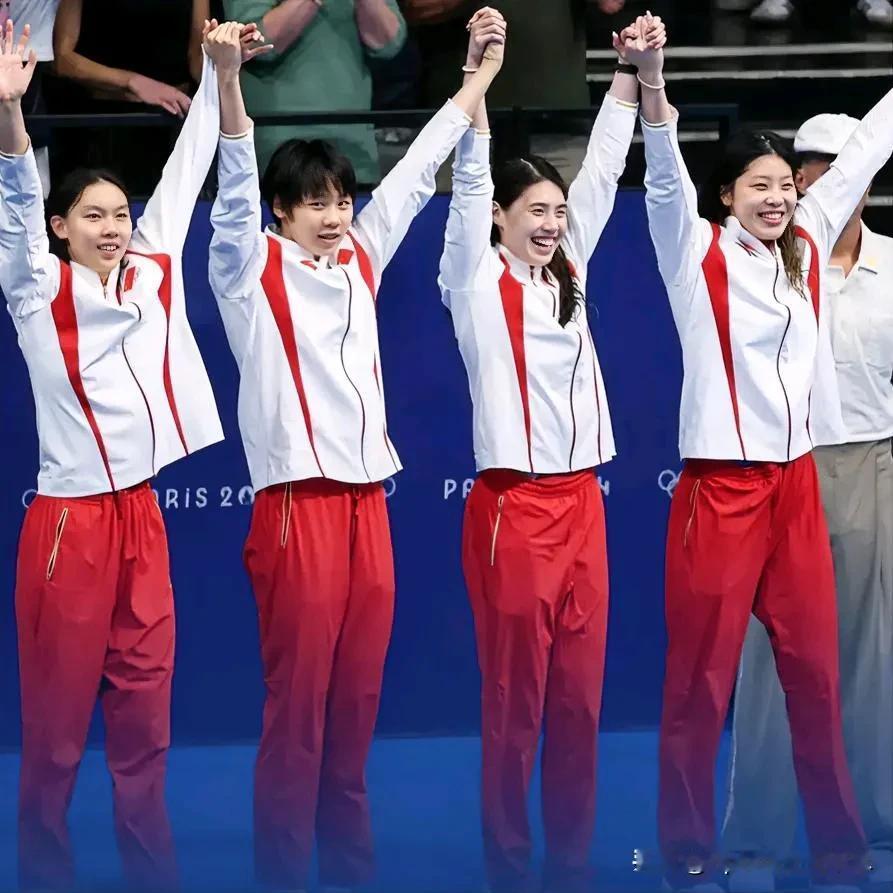 在北京时间7月28日凌晨刚刚结束的巴黎奥运会游泳比赛女子4×100m自由泳接力决