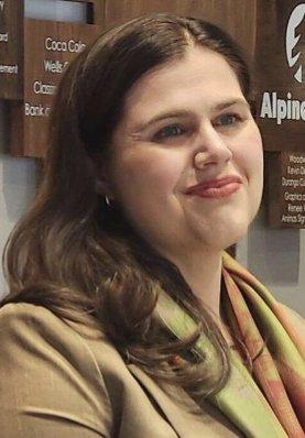 这名女子向非法移民发送了3万份注册邀请，被发现在线发布选举密码，试图将特朗普从科