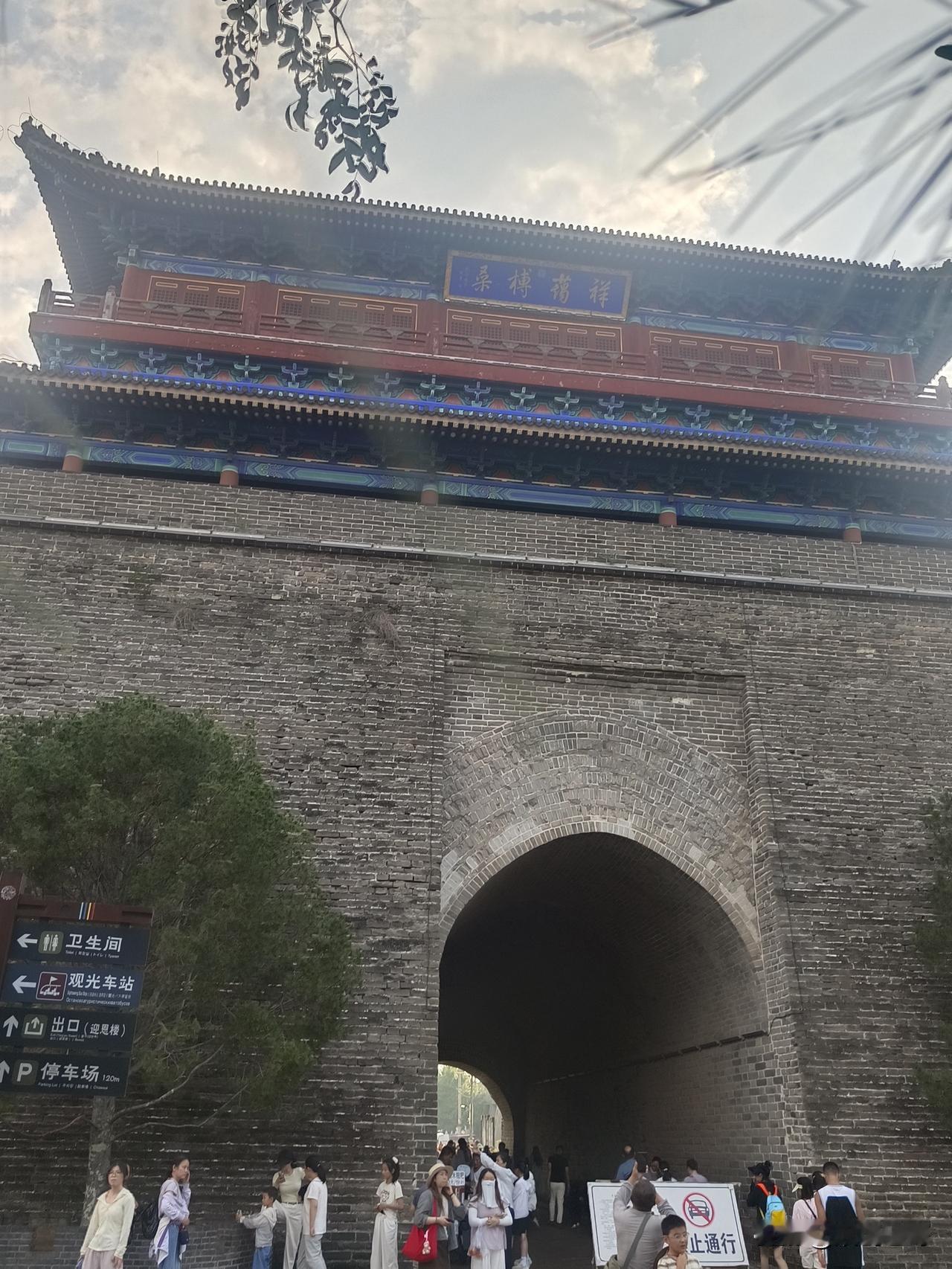 评价一个历史人物尤其是政治人物，一般要等到他所带来的敏感性政治和意识信仰影响几近