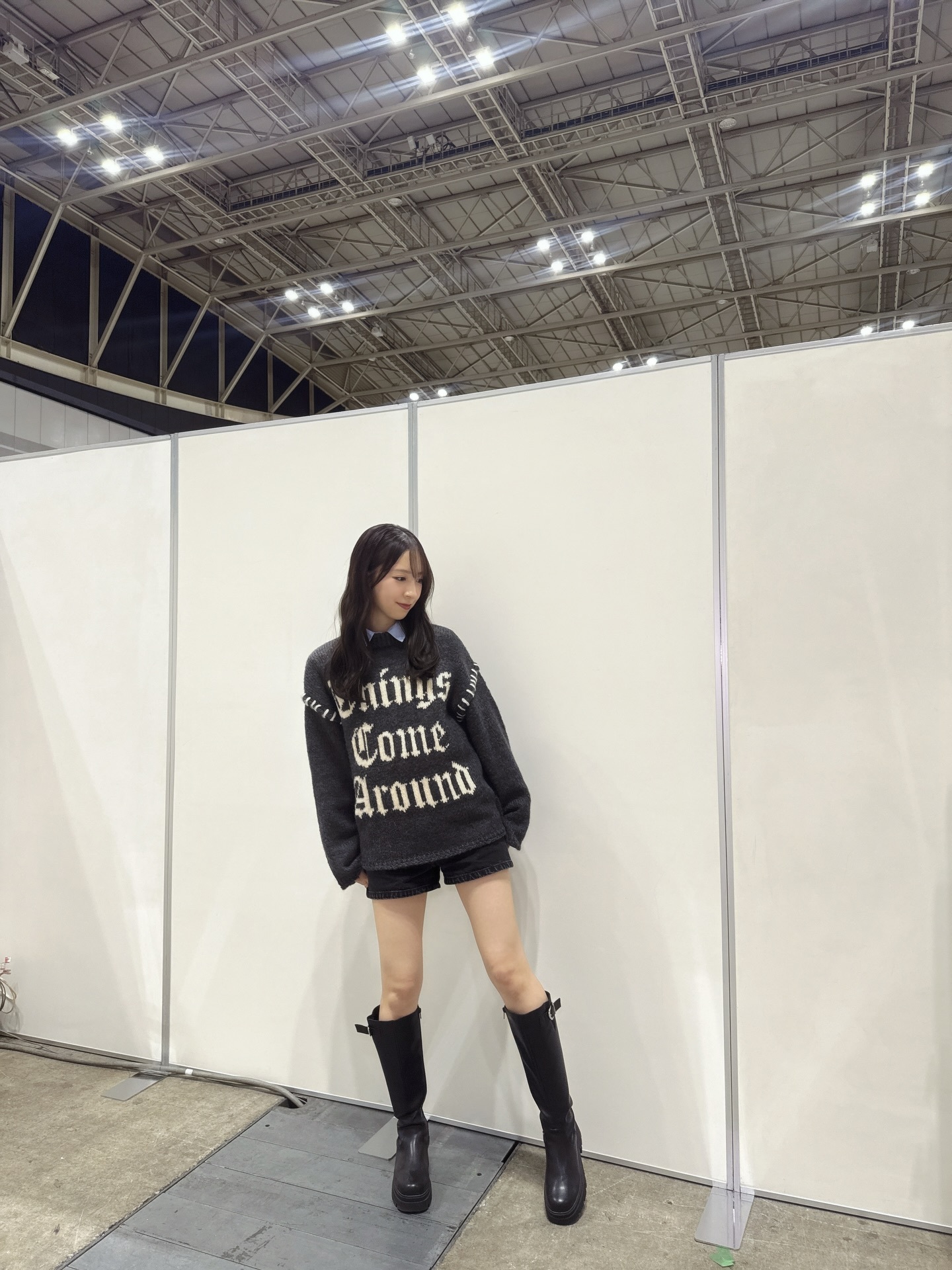 金村美玖🍣「寒いけどミニ丈☕シール交換もしたよ〜」mikugram パシフィコ