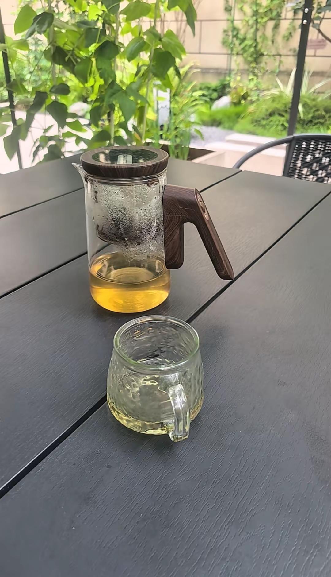 总以为夏天很长，可转眼就立秋了。不止是夏天，人生许多时光亦是如此。我们总以为来日