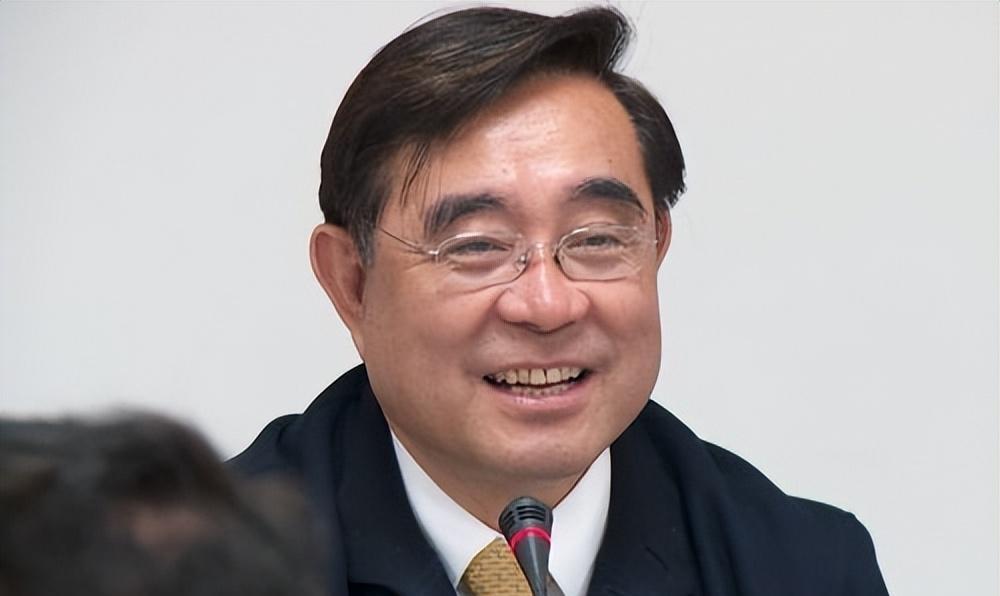 战地童年铸初心！吴成典：炮火里读懂两岸和平统一的重量
 
新党主席吴成典的童年，