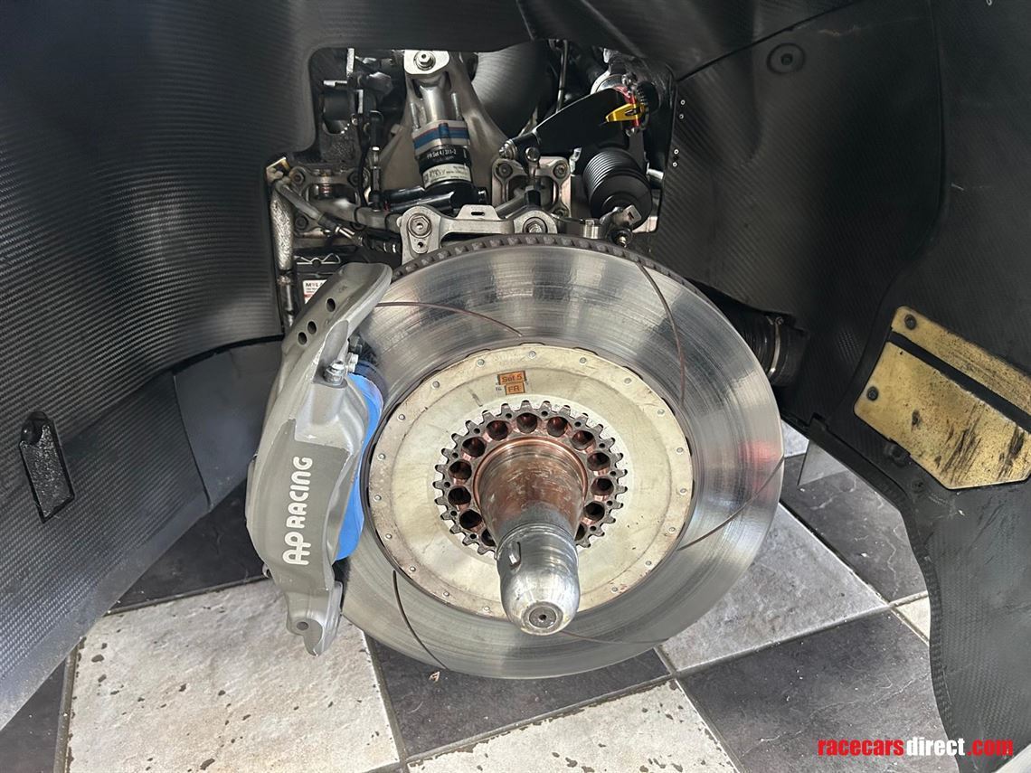 NLS 上潘子是赛车手中绝对顶流，BMW M3 Touring 24H 是赛车中