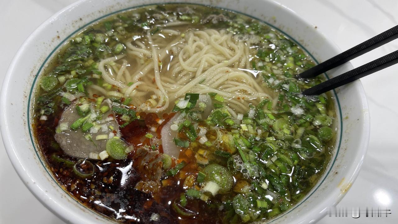 8块多的牛肉拉面，照样能吃到牛肉！
以前经常听人说，兰州牛肉拉面，只有面，只有汤