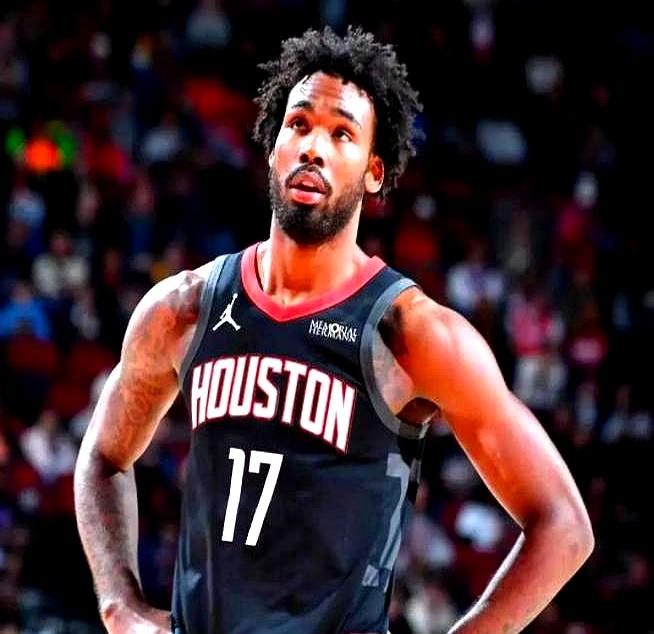 谁能想到，大胜之夜，有人却把自己打成了“冤大头”？
火箭队狂胜国王31分，申京