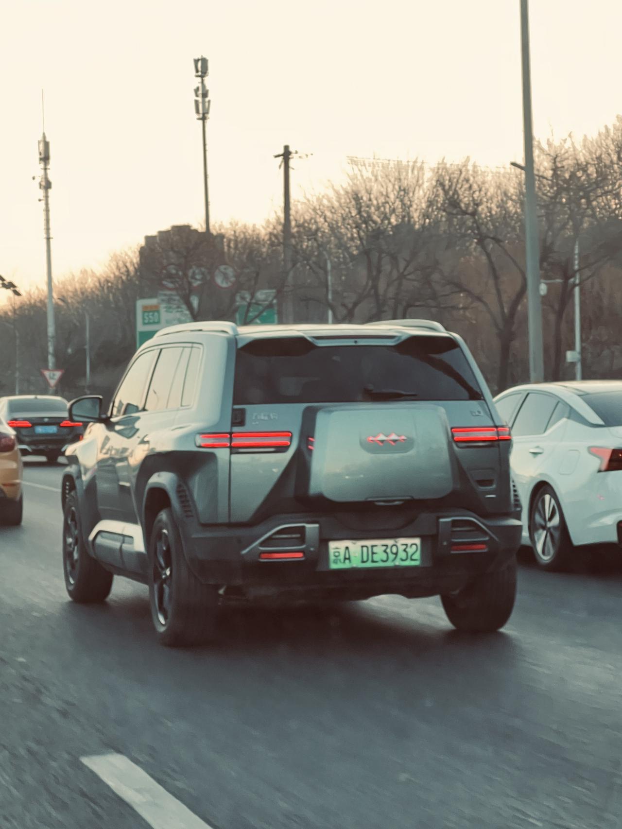 又啰嗦一次。

钛3的造型，要物尽其用。

再放大一圈或两圈，改为中型或中大型，