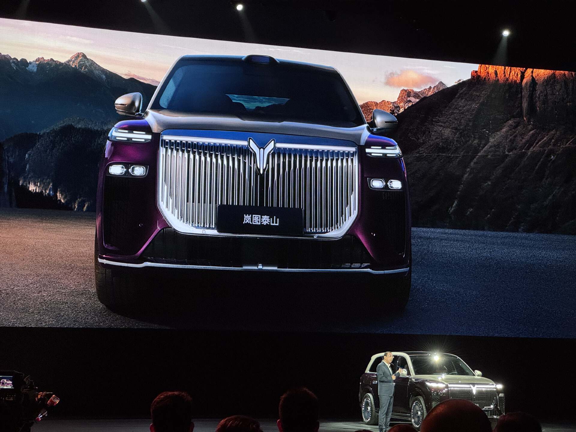 闪电快讯｜岚图首款大六座SUV泰山上市，37.99万元起