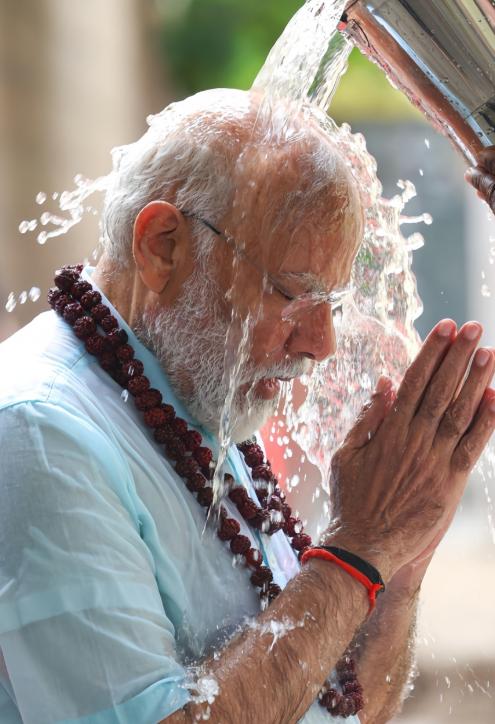 4月17日，伊朗外长宣布在黎以停火期开放霍尔木兹海峡，特朗普随后高调宣称“胜利”