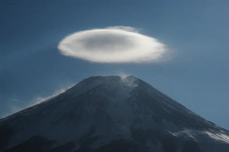 广东河源刚刚地震了，我担心的是日本是不是快要火山喷发沉没啦！
有记录的日本富士山