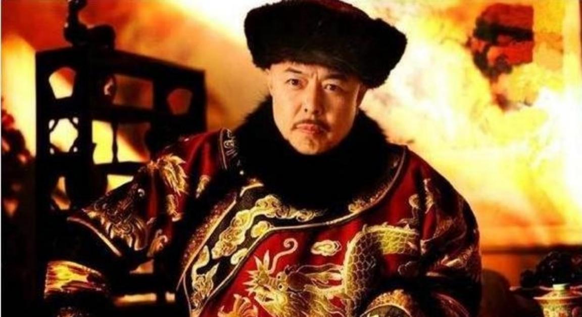 2005年，德国拍卖一把中国宝刀，可买家们觉得是赝品，不肯出价，一老外见刀上的字