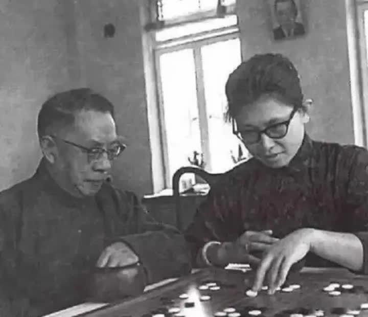 1956年，香港新亚书院里一场俭朴的婚礼把两个人的命运紧紧拴在了一起。钱穆61岁