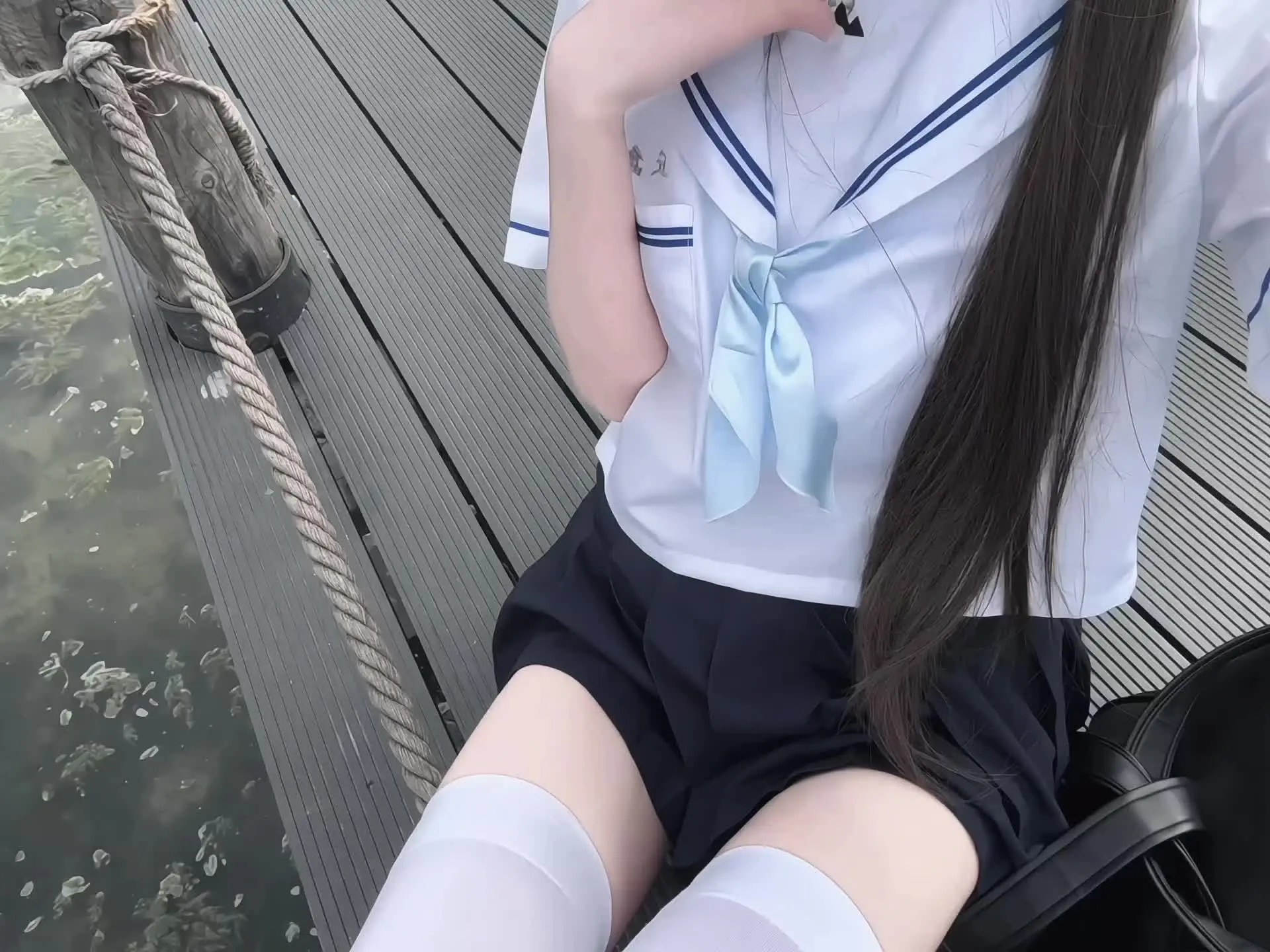 我等过你 等了好久好久 你也从来没联系过我 却看见你爱了一个又一个