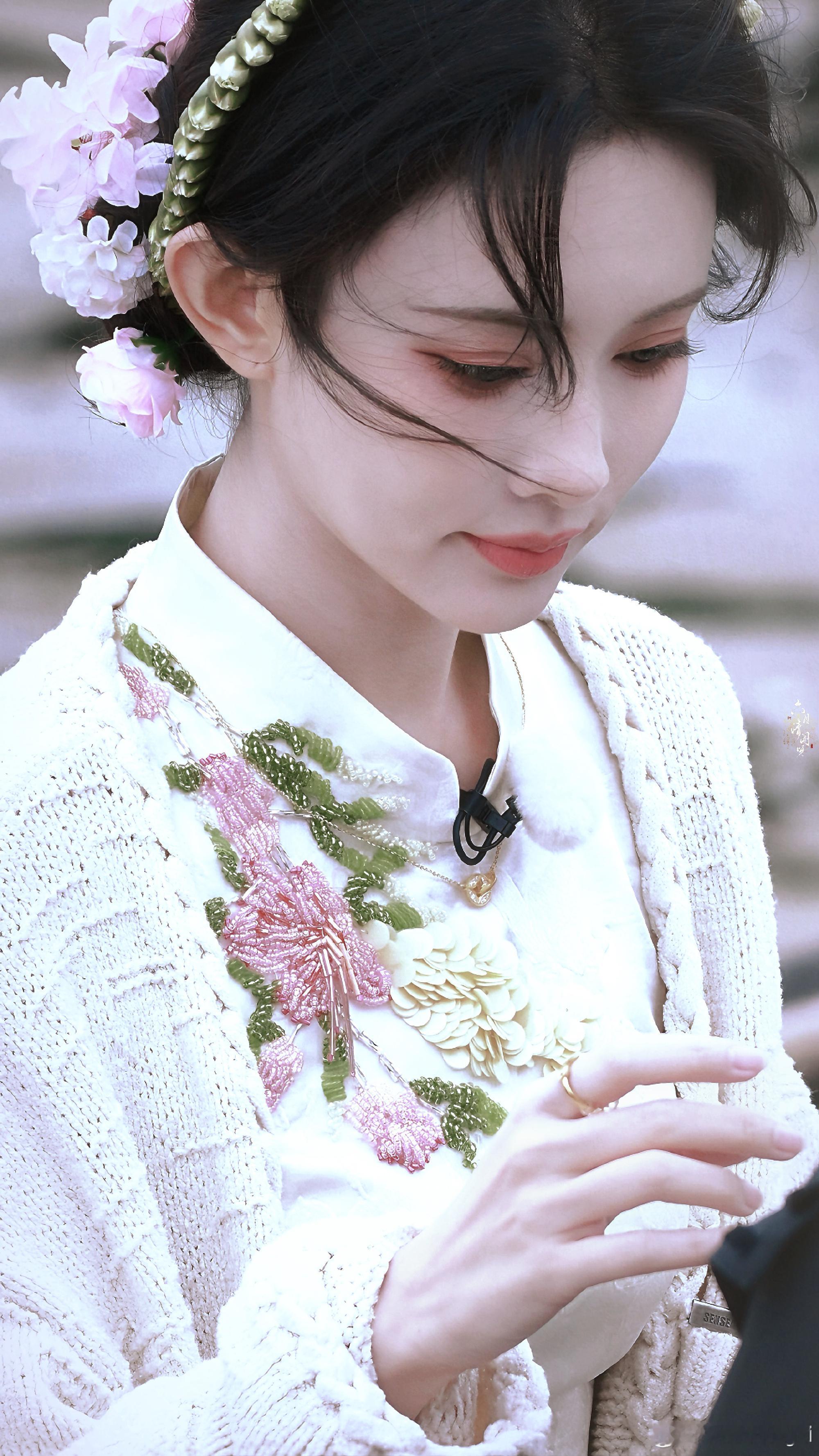 簪花的孟子义孟姐好美啊