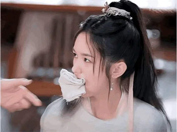 女明星们的绑架戏码🍊那个跟嘴里垫了层卫生纸似的 ​​​