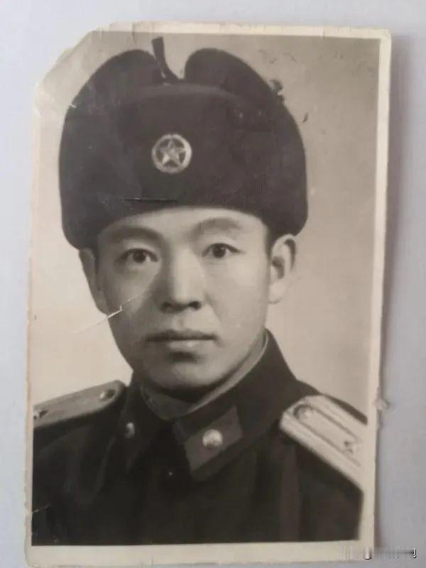 骨灰藏两枚弹头，半生缄默功名！李景湖，真实的“最可爱的人”
 
李景湖，1924