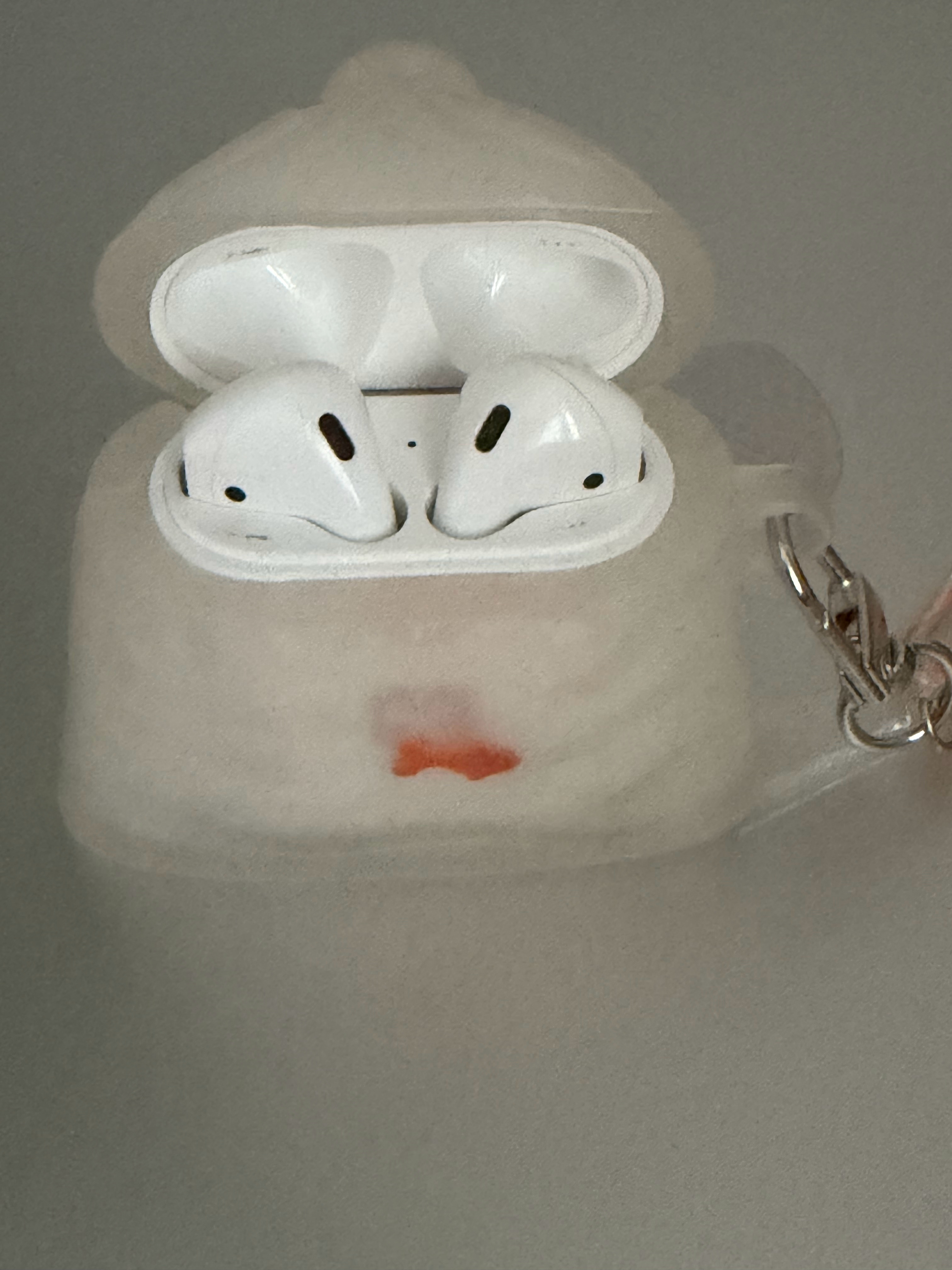 六年了我的AirPods2还很好用是买MacBook送的我还刻了只小老虎🐯嘿嘿