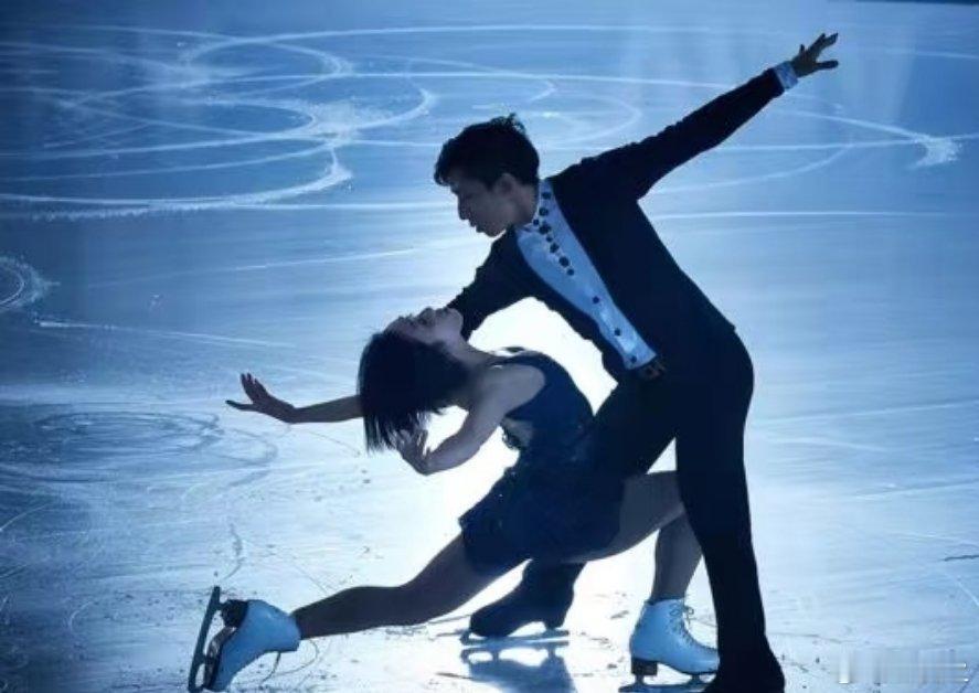 隋文静寻找张桂梅的学生 女性的力量，是接力，是传承。那个拥抱和话语，我一直珍藏。