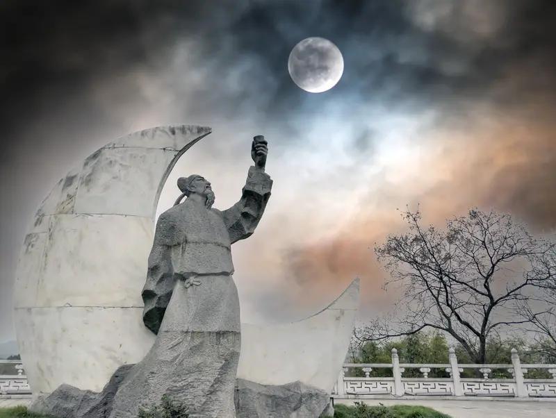 但愿人长久，千里共婵娟——苏轼的千年情怀与不朽诗魂

这句千古传颂的诗句，出自宋