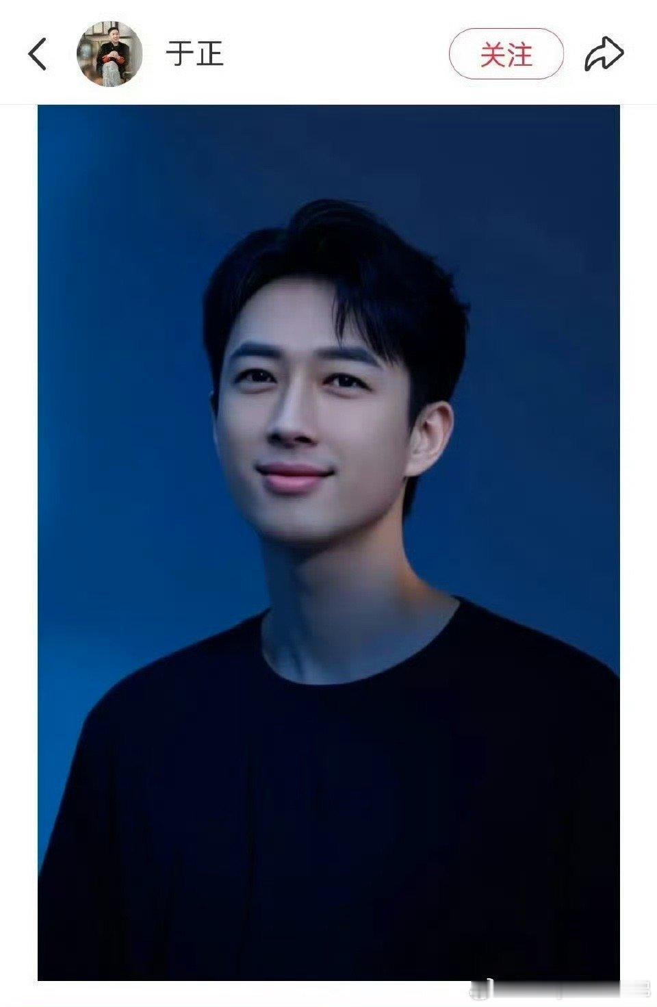 于正在社交平台分享了最近很火的撕拉片，怎么突然一下子从导演变爱豆了呢？这还是于正