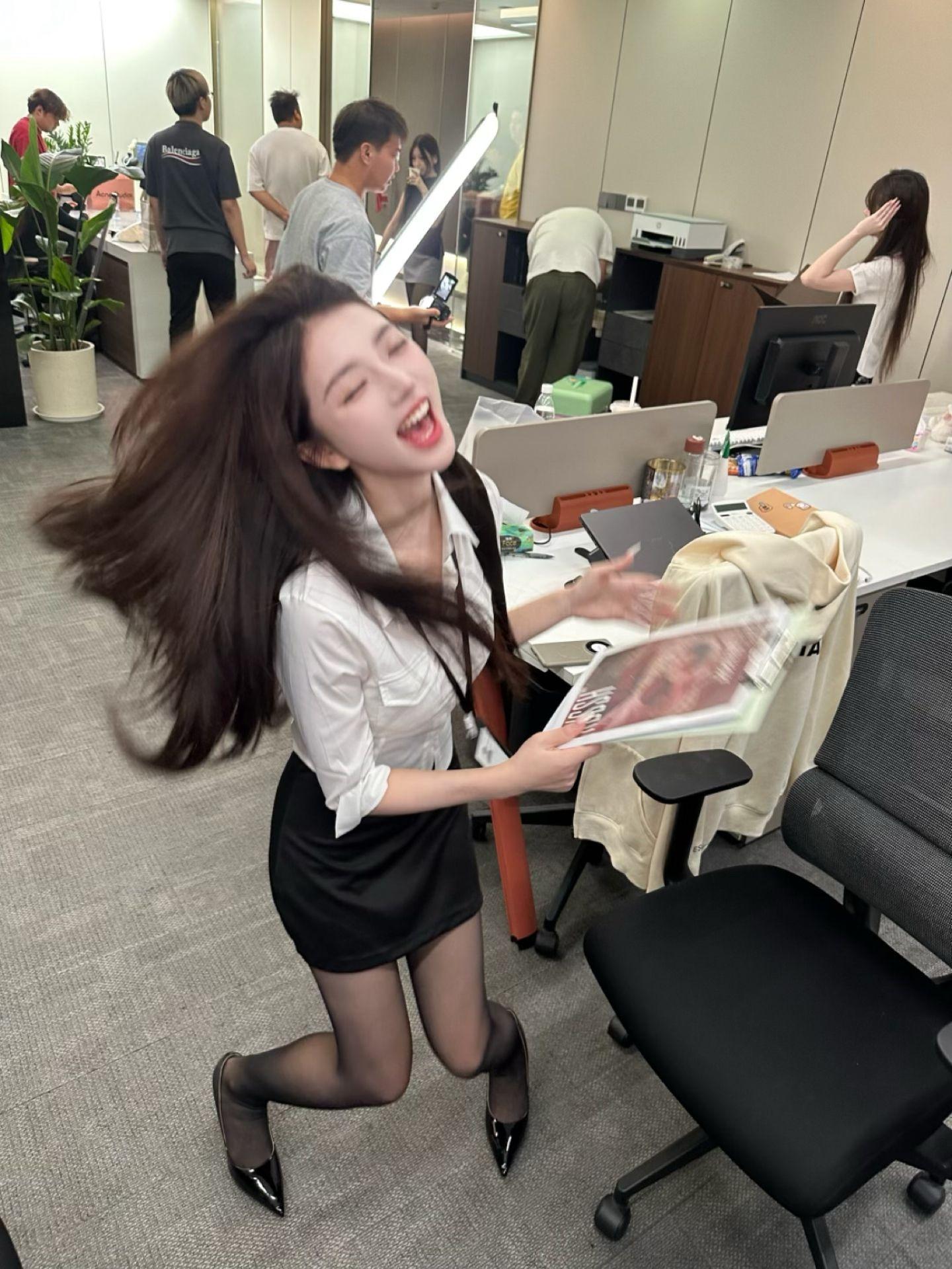 纵此生 也不过百岁 何必沾惹 愁滋味 莫叹去日不可追 来日犹可为 此生...
