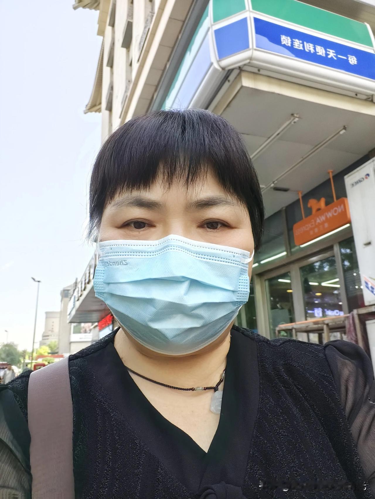 无聊时最爱做什么我无聊时爱看手机，爱打扫卫生，爱听音乐，也爱去书店，当然，无聊时