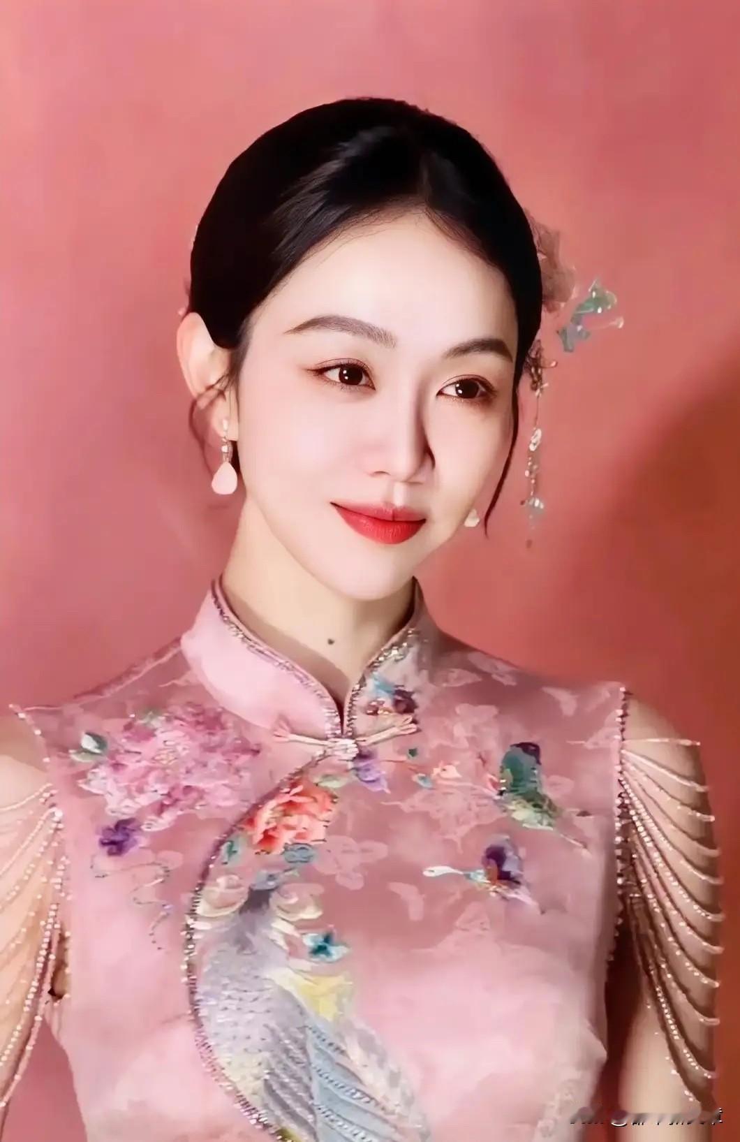 终于知道，40岁的姜妍为什么嫁的那么好。不是因为她漂亮，也不是因为她厨艺好，而是