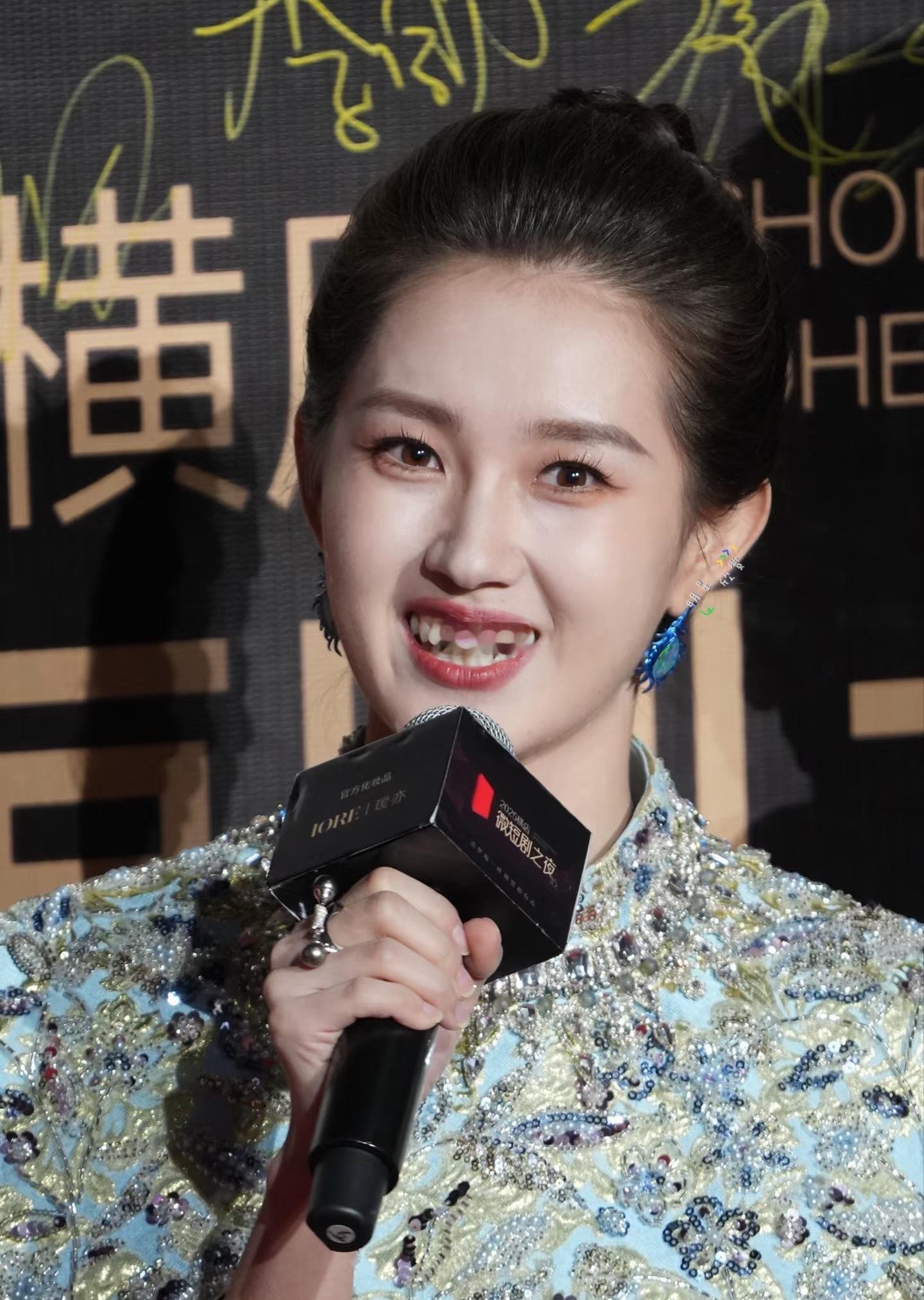 别的不说，她还是适合呆在短国滤镜那种，这口牙真的太出戏了…郭宇欣傲慢吐槽严子贤2