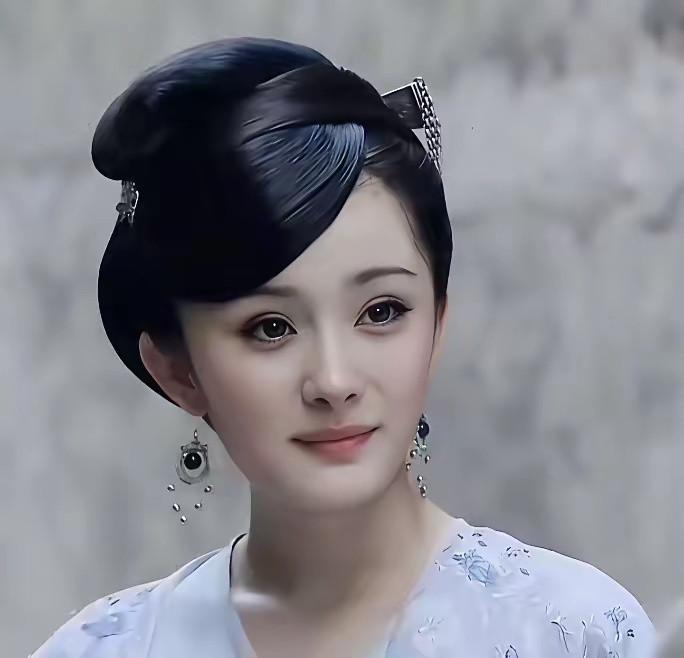 年轻时候的杨幂真的美得让人挪不开眼！
 
一双水汪汪的大眼睛灵气十足，眼眸清澈灵