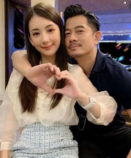 方媛说结婚照水晶摆件是自己送的 郭富城买了让女友痛哭流涕的礼物 有消息称，天王郭