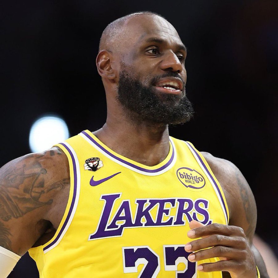 詹姆斯缺战雷霆 今日湖人主场挑战雷霆。湖人更新球队伤病报告，詹姆斯因左脚伤病管理