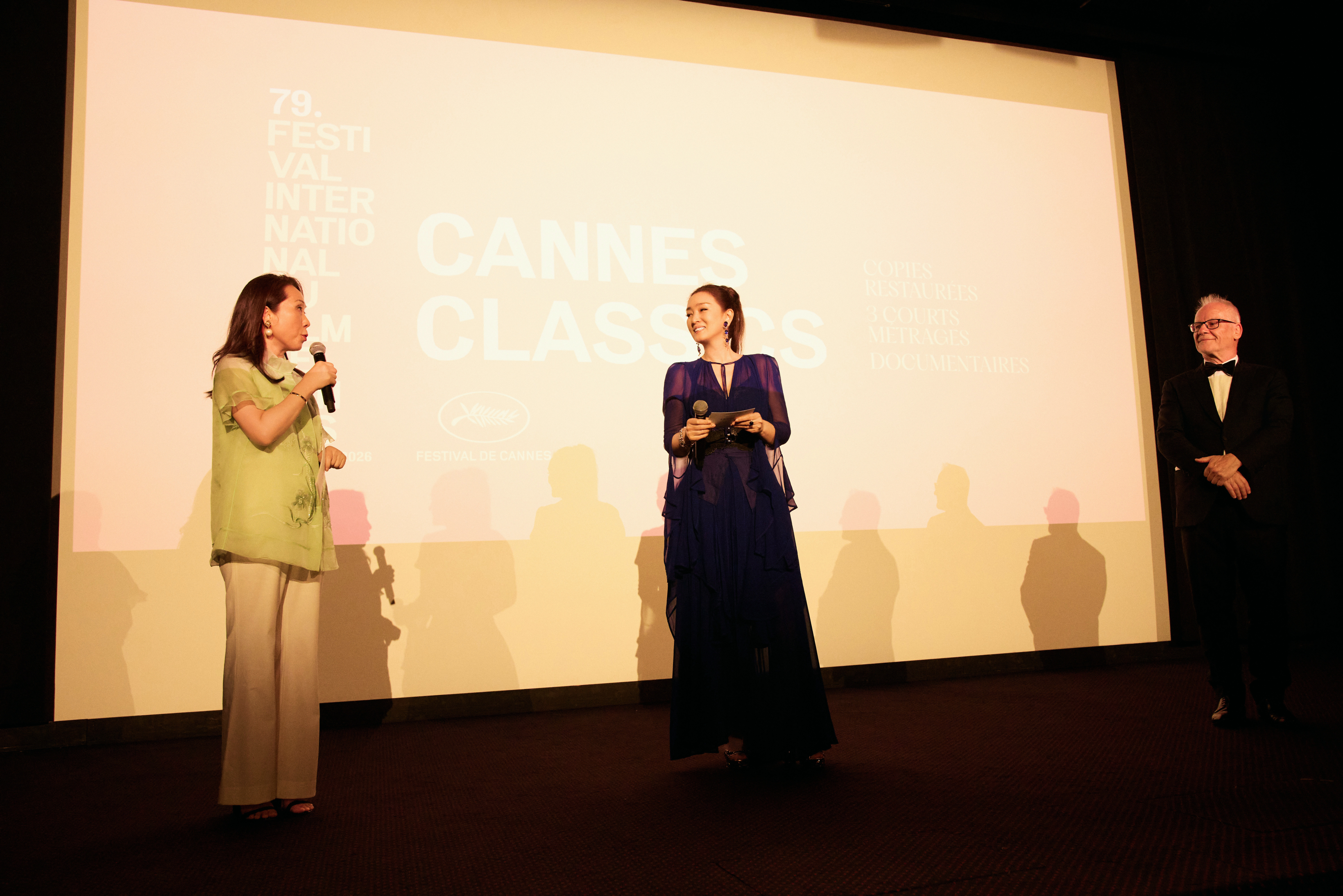 巩俐 ｜ 巩俐亮相霸王别姬戛纳重映 本届戛纳的重头戏来啦  ～  巩俐以一袭 K