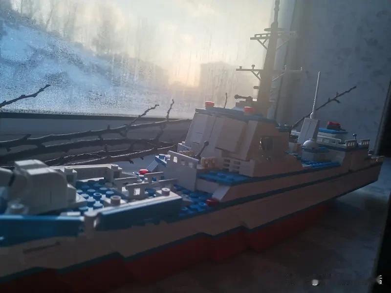 055大驱一门炮，竟能单挑整个陆军炮营？火力太猛吓懵对手！

055大驱的130