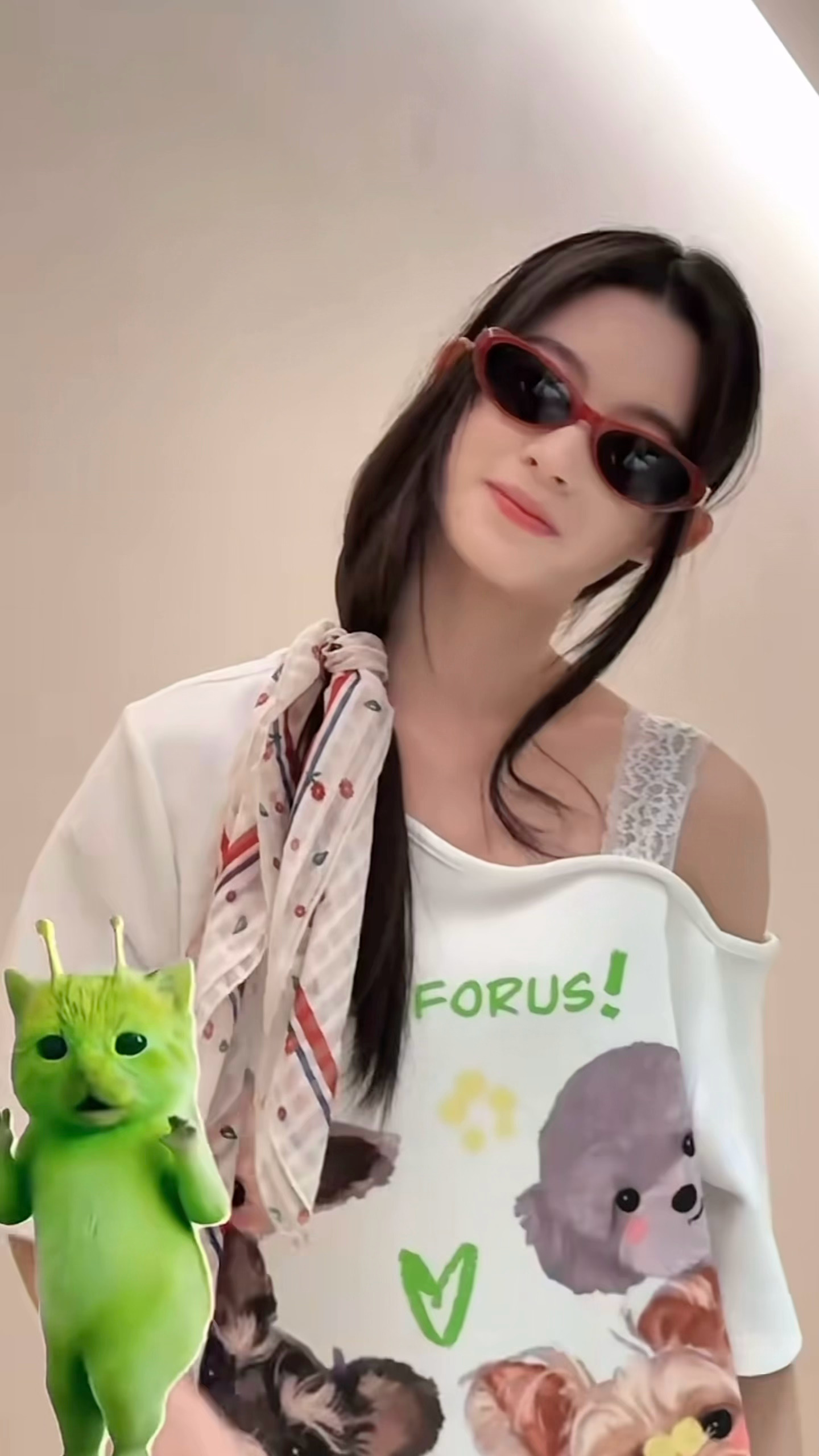 黄杨钿甜 😼钿趣日报 宝宝更新🫘啦～小猫装酷中🕶️