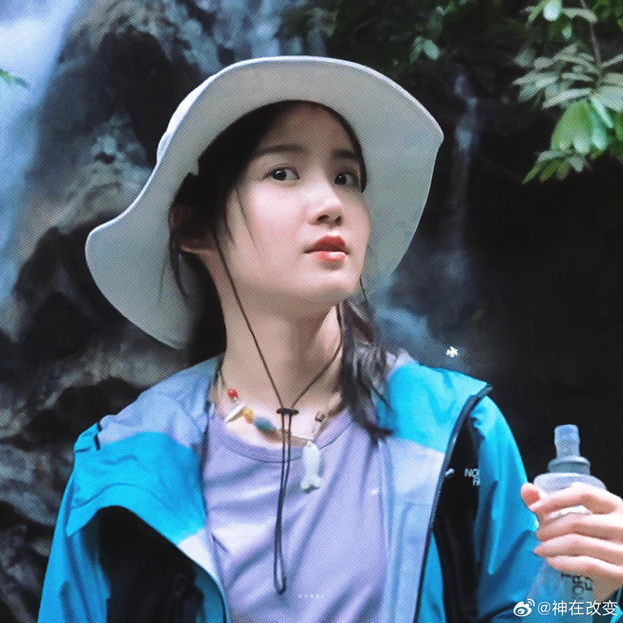 卢昱晓[超话]  一组卢昱晓头像☄卢昱晓｜ ​​​