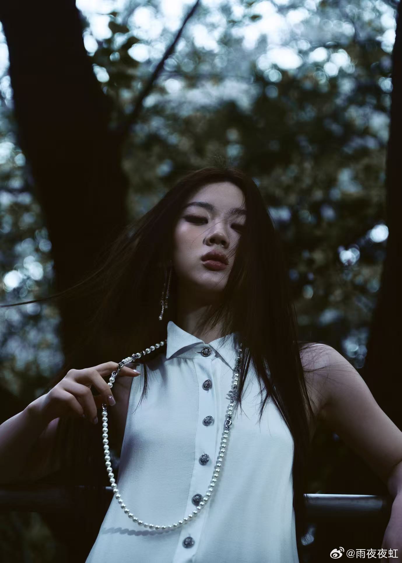 单依纯 主人级别 气质太拽了，连眼神都像在下通牒。清冷与蔑视的美人设定，她拿捏得