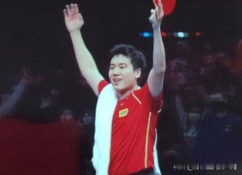 梁靖崑退出WTT美国大满贯国乒男队副队长梁靖崑由于腰突和膝伤，退出了即将在6月2