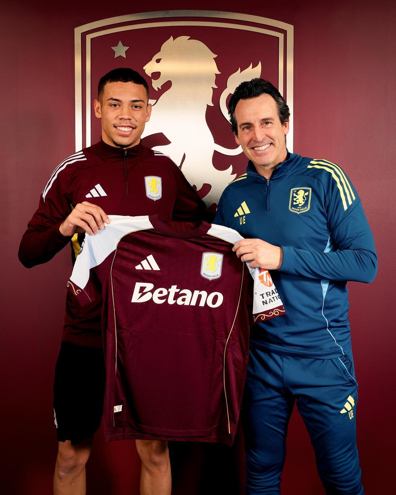 官方：阿斯顿维拉签下阿利松

19岁的巴西球员阿利松出自格雷米奥青训，场上位置司