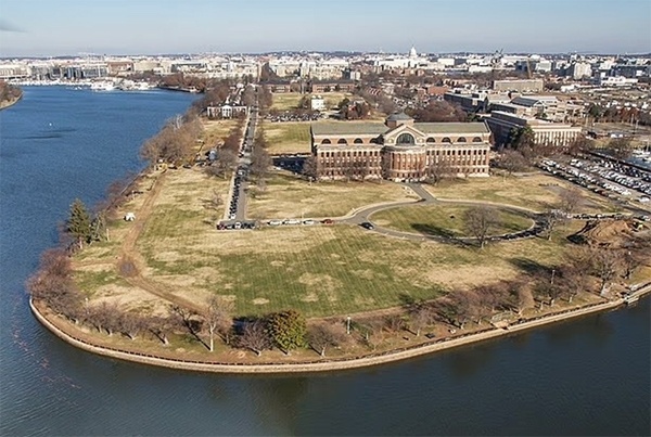 #美国务卿及防长居住地惊现不明无人机# 华盛顿一处关键军事基地近日发现不明无人机