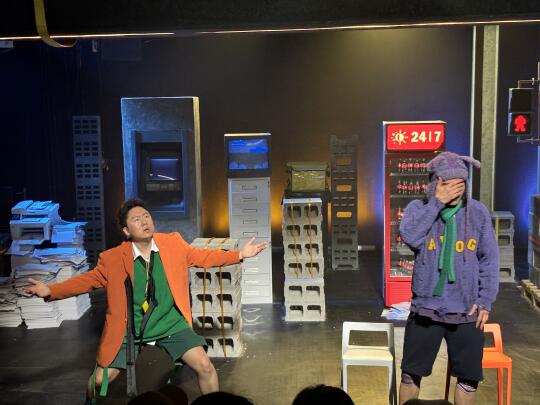 《狂人与阿狗》让人感同身受又回味无穷🥹