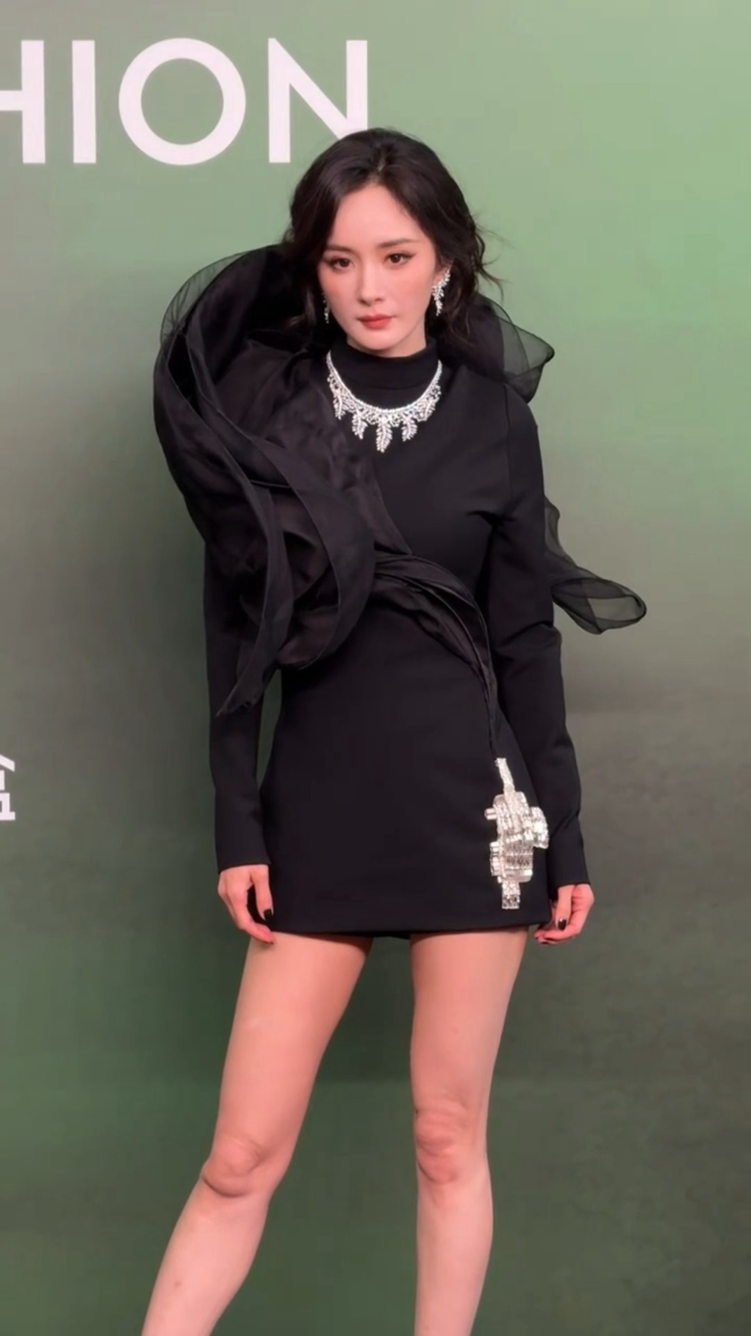 参见女王大人[作揖][作揖][作揖][作揖]杨幂黑裙气场 ​​​