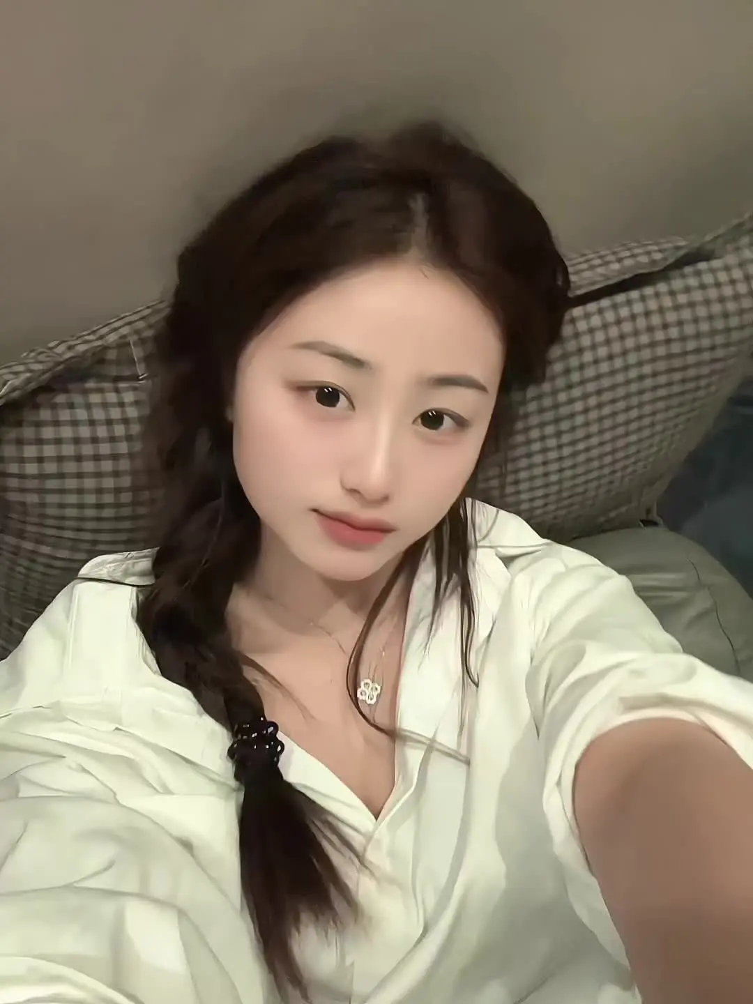 那天我听人说 思念像风 能到达任何地方 我期待风起 而你 好像更希望风...