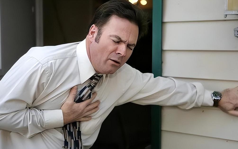 人不会无缘无故得心源性猝死！研究发现：猝死的人，多半爱干4事

每次看到心源性猝