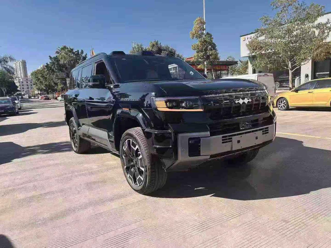 运损已修复
方程豹8 指导价407800加10000配置，6座 包牌包税过户出 