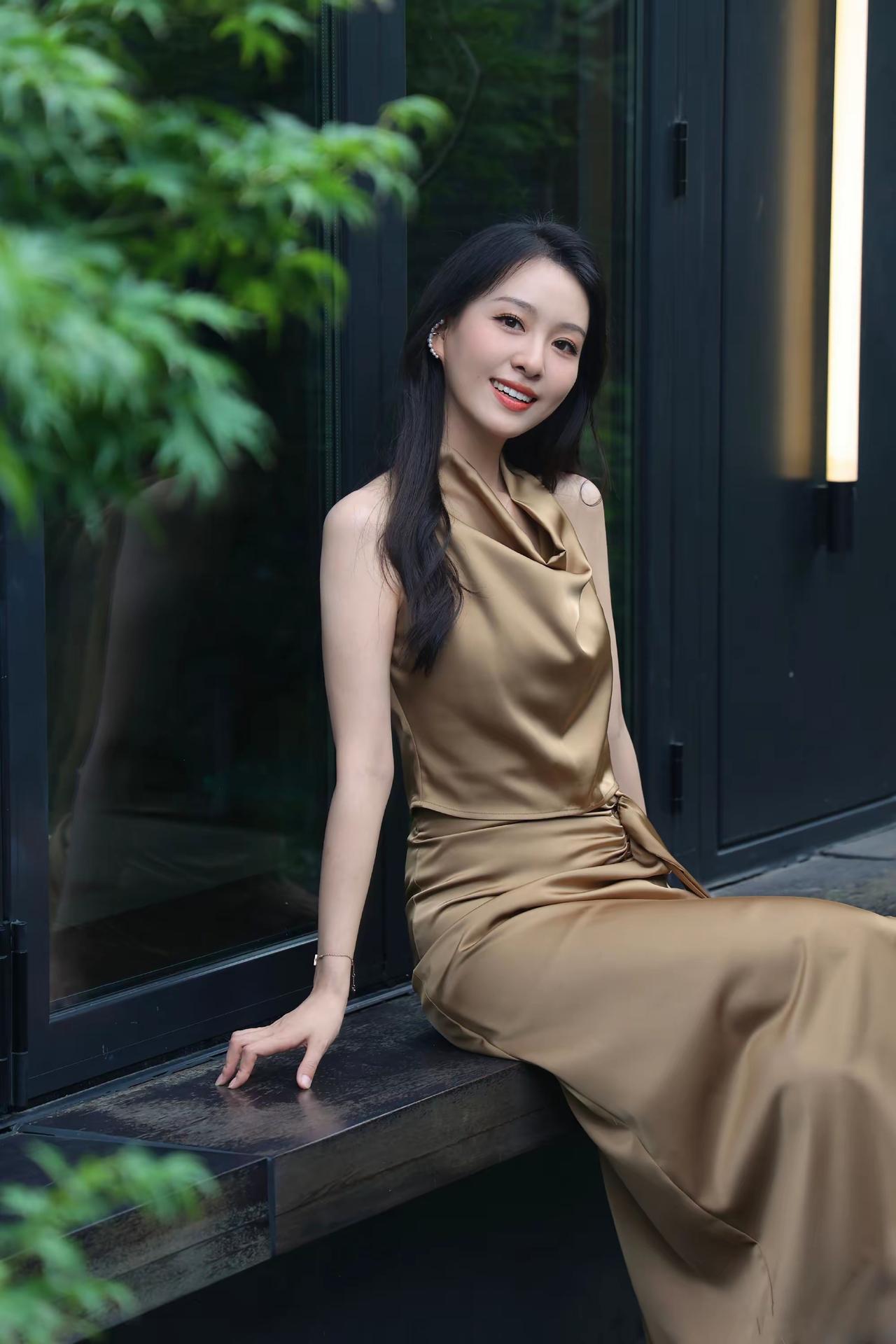 人要有翻篇的能力，不依不饶就是画地为牢。如果总是抓住过去不放，无谓地消耗自己，就