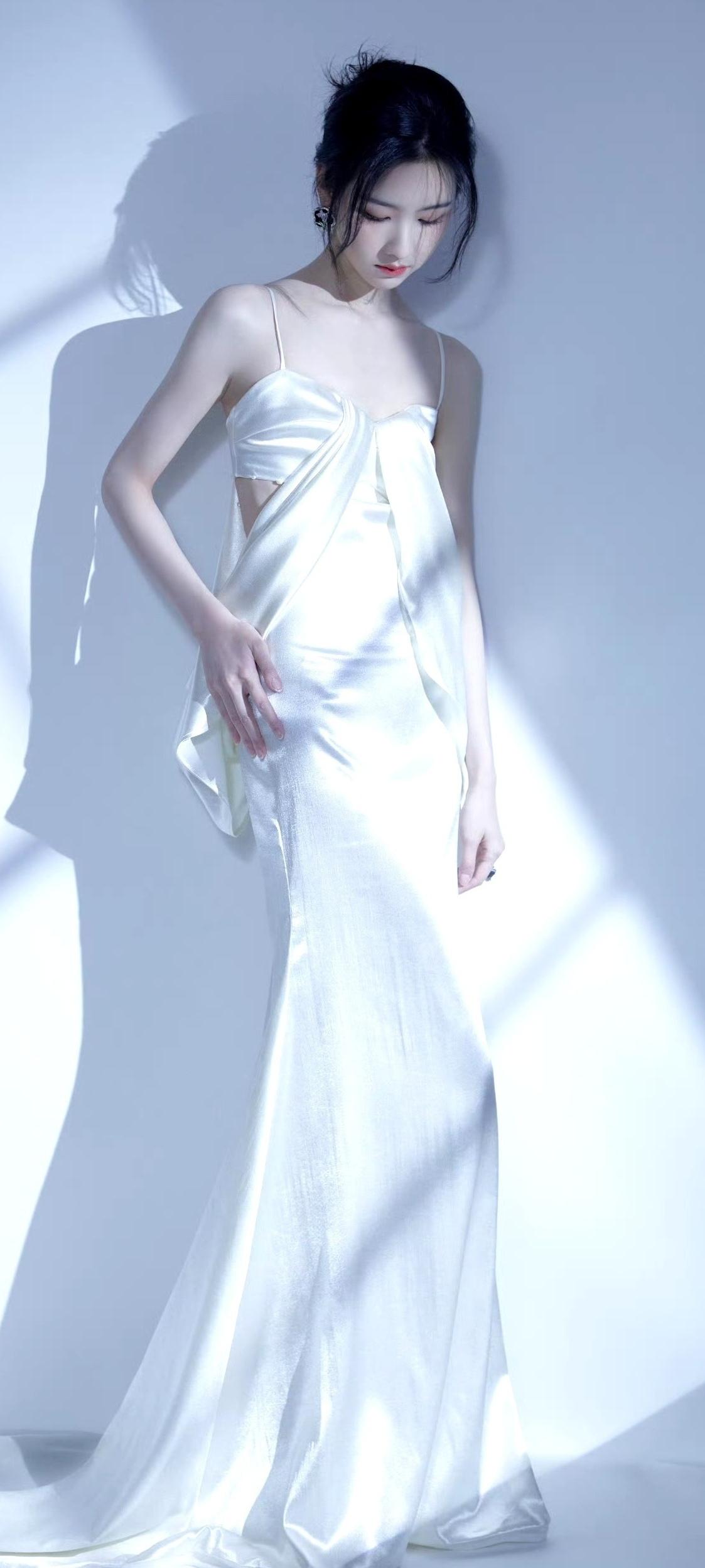 内娱还有比陈都灵更适合穿白裙的吗？这组图我循环存图10次陈都灵 明星造型 女明星