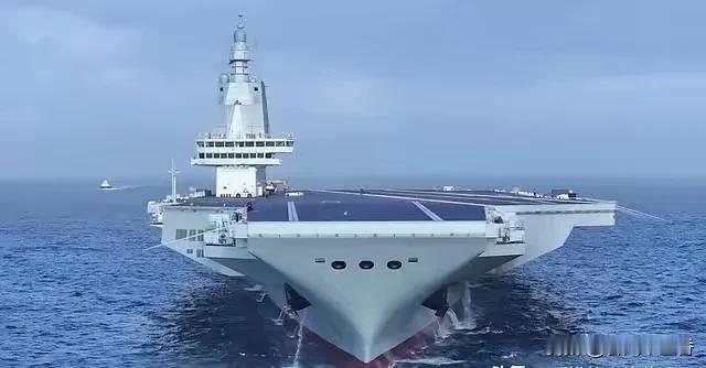最近海外媒体疯传中国第四艘航母新动态，说它可能比福建舰宽8米。这要是真的，直接超