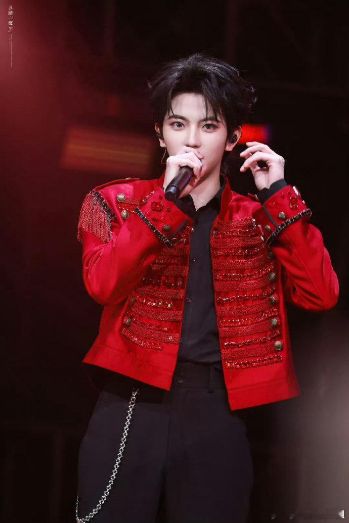 张远复刻柯淳你们随意快乐老友记张远的复刻功底太绝了，柯淳的拽气精准拿捏，还添了专